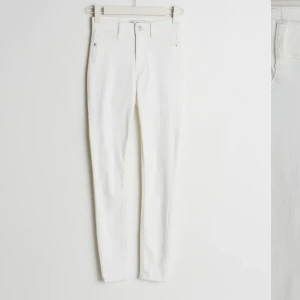molly jeans från ginatricot  - helt nya, aldrig använda !! 