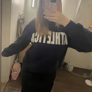 Superfin sweatshirt från Gina Tricot som inte finns att köpa längre 💙Sparsamt använd