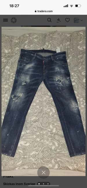 Dsq2 jeans - Hej jag säljer dessa jeans billigt då jag har tidigare köpt dem för 4599 kr har kvitto. Men jag har växt ut från dem och tänker sälja dem då dem är jätte fräscha . 
