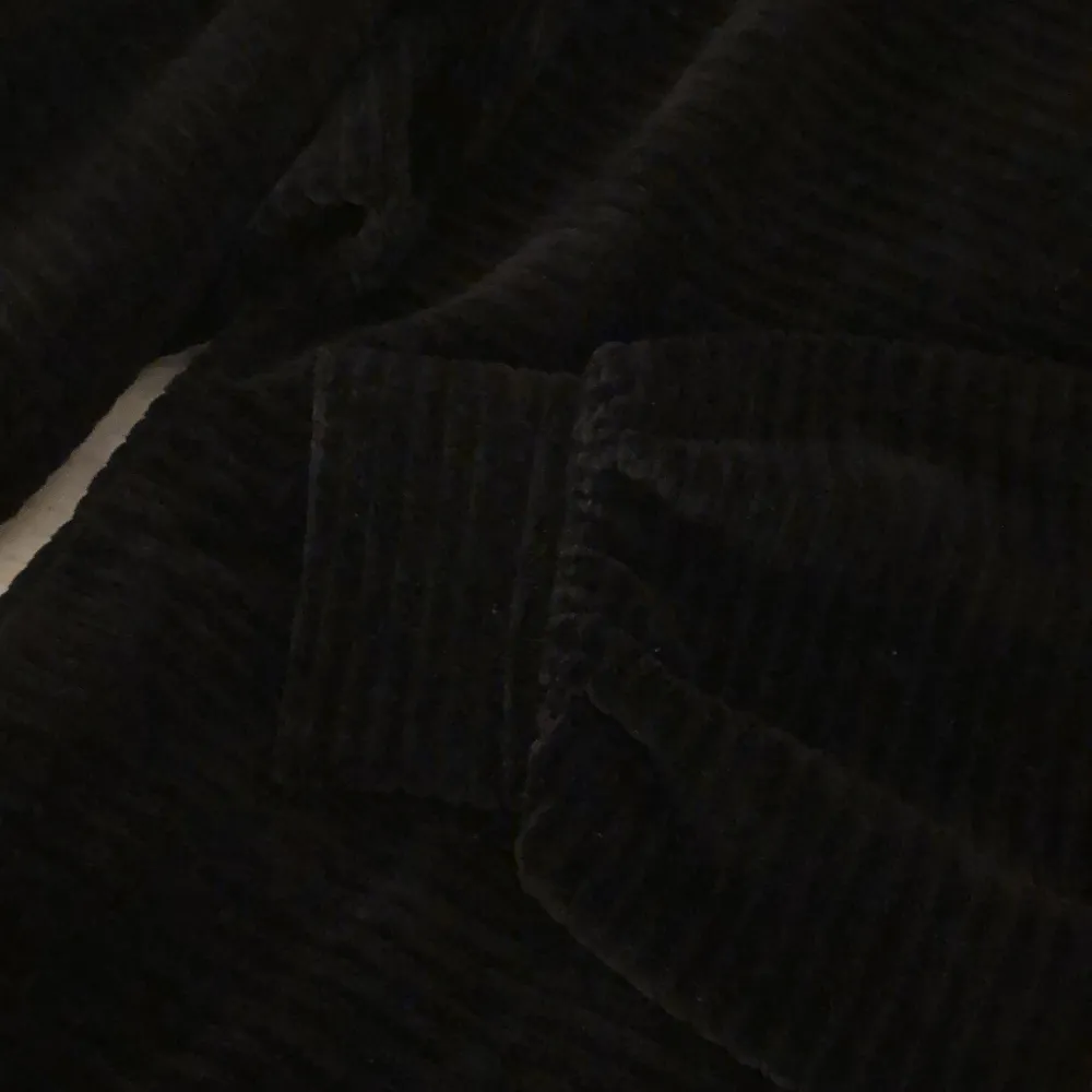 En superfin ribbad svart tröja, helt oanvänd! Från lindex i stl 146/152 men passar mig som S jättebra💓 Passar även xxs/xs/s. Tröjor & Koftor.