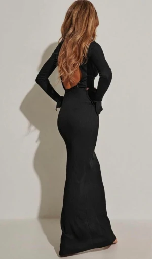 Kläning strl s  - Mörk olivgrön färg. Oanvänd. hämtas i Göteborg eller stå för frakt