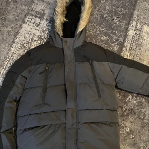 Vinter jacka  - Använd 2 gånger 