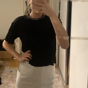 T-shirt med pärlor  - Jättebra skick!