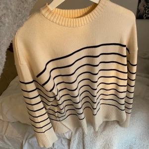 Stickad tröja - Fraktar för 66kr, jättebra skick!