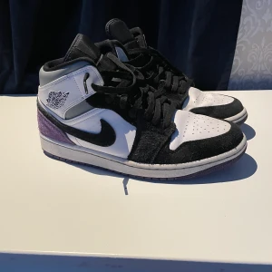 Jorden 1 - Säljer mina air jorden 1 SE purple mid  För att jag inte använder dom längre  Använda ett par gånger men är i bra skick (Pris går att diskuteras)  