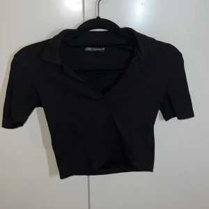 Topp från Zara - Använd en gång, bra skick. Storlek S. Från Zara. 