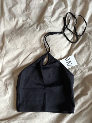Zara topp, Strl S/M - Jättefin topp, aldrig använd. Frakt tillkommer. Passar både S och M. 