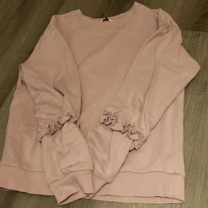 Lila tröja - Passar oftast på 13-14 år