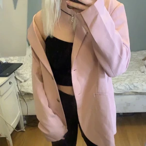 Rosa blazer - Använd en gång, oversize passform skriv för fler bilder.