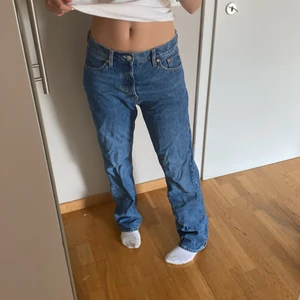 Weekday jeans - Säljer dessa överfinan jeansen från weekday som är i modellen space. Dem är stora i modellen