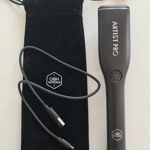 Plattångsborste - Plattång som plattar håret samtidigt som man borstar det! Nyskick                                  Sladdlös uppladdningsbar borste i travel size. Jonisering reducerar statisk elektricitet och tillför glans. Keramisk beläggning för skonsam styling