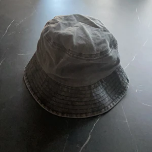Grå hatt - KÖP INTE DIREKT