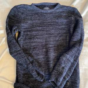 En tröja till män men funkar till tjejer också ny pris 300kr säljer för 150kr 