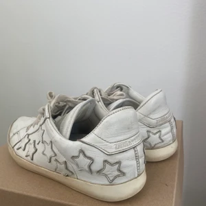 Zadig skor - Jättefina Zadig skor! Storlek 39. Lite defekter därav det låga priset! Nypris: ca 2000 kr. Köparen står för frakten 