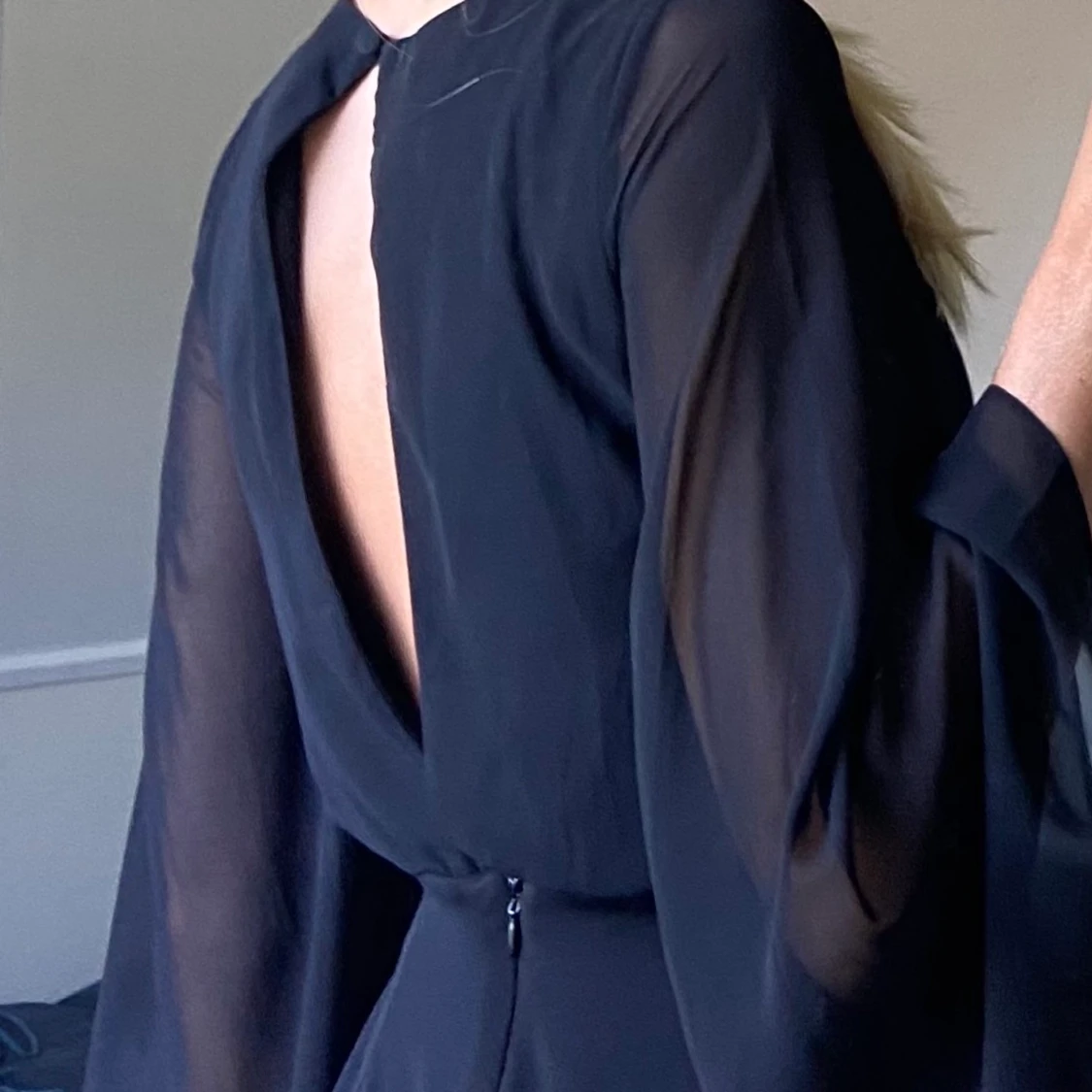 Byxdress med öppen rygg - 90