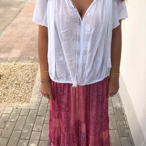 Långkjol!  - Säljer denna superfina och trendiga  långkjol köpt utomlands för ungefär 400kr i en jättefin rosa färg💘