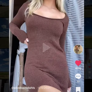 Asta resort klänning - Så snygg brun klänning från Asta Resort. Nypris ca 2 500kr