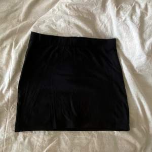 Basic kjol som är för liten
