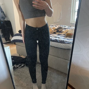 Svarta jeans - Svarta jeans från Ginatricot. Bra skick. Säljes då dom är för små.