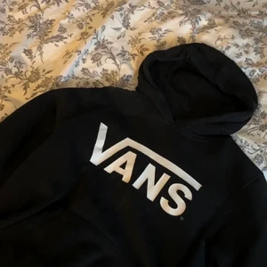 Vans hoodie - Superfin Vans hoodie, knappt använd och superfint skick💓