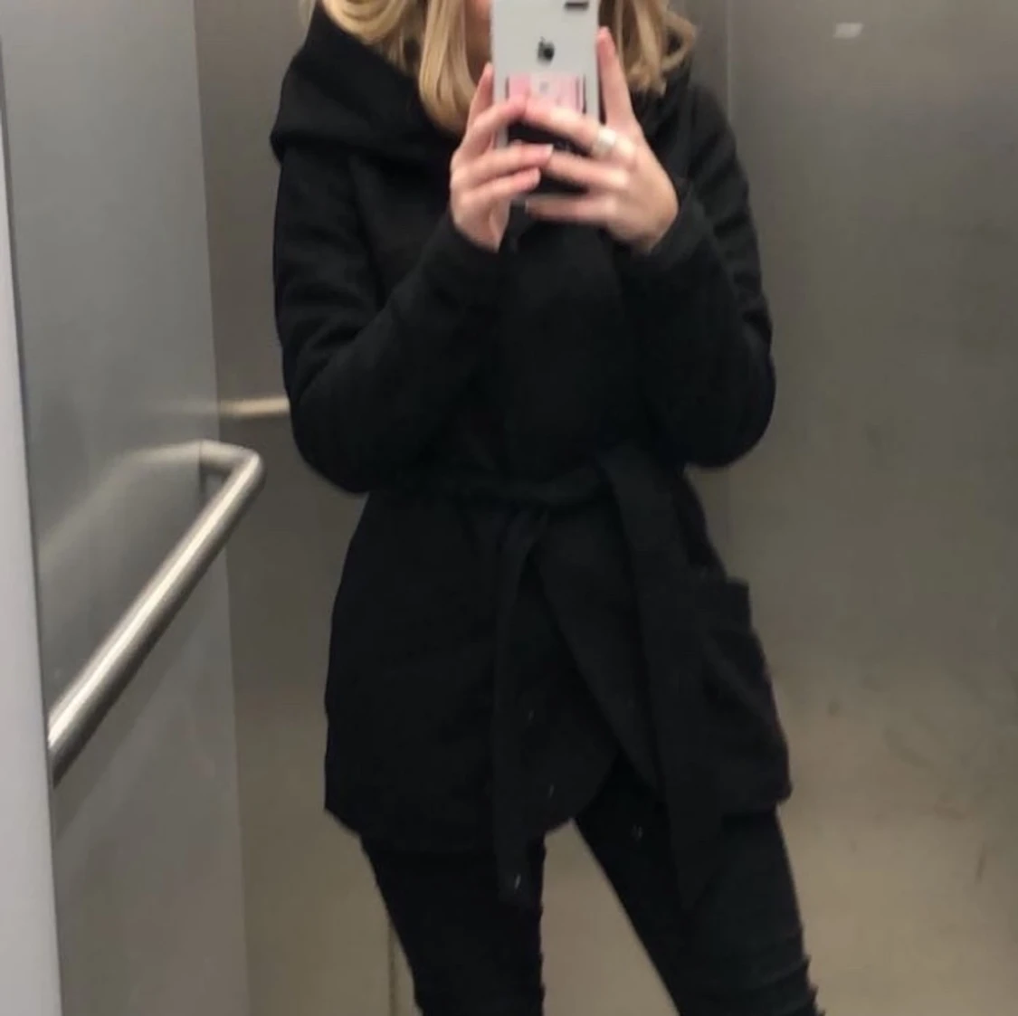 Kort svart kappa  - 90