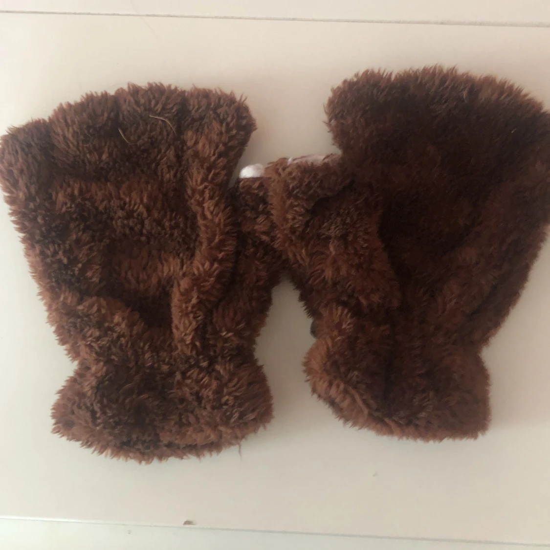 Bruna katt vantar - 90