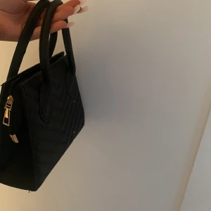 Väska  - En fin och söt väska som jag ej använder 