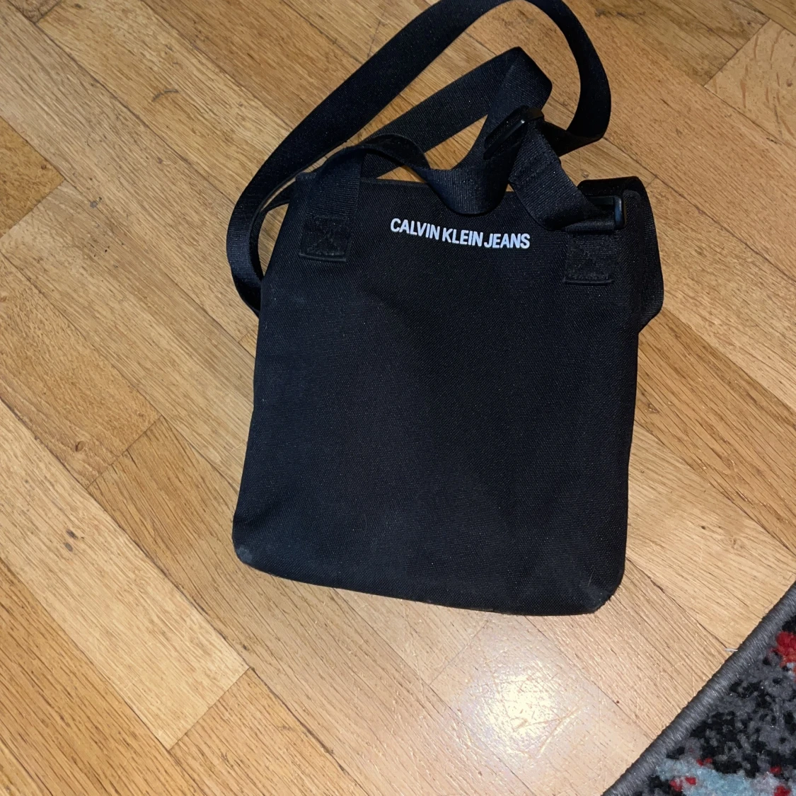 Svart Calvin Klein väska  - 90