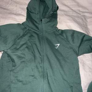 Grön zip hoodie från Gymshark, storlek XS. Aldrig använd 