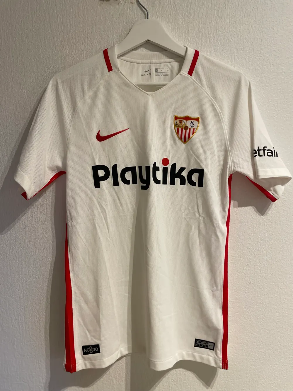 Sevilla FC tröja S. T-shirts.