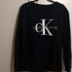 En svart calvin Klein sweatshirt i nyskick storlek S 