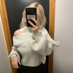 Stickad tröja  - Stickad tröja i mintgrön från ginatricot storlek xxs sitter som S