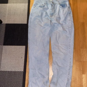 Jeans  - Ljusblåa baggyaktiga jeans 