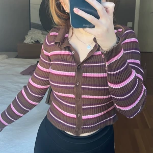 Randig tröja - Söt randrig tröja med knappar!