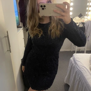 Paljett klänning  - Säljer denna snygga paljett klänning från Nelly i storlek S , lappen kvar (aldrig använd) 😍