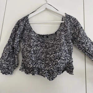 Bikbok blus🖤🤍 - Blus från bikbok🖤🤍