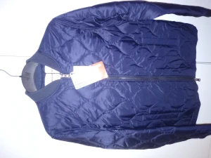 En helt ny oanvänd Jacka från butiken Volt (alla lappar kvar) - En jacka från butiken Volt, butikens egna märke, "theese Glory Days" Helt oanvänd och alla lappar sitter kvar. Nypris: 1199