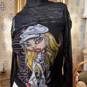 Y2k långärmad tröja - Säljer denna super snygga tröja som tyvär är för liten för mig ! 