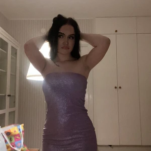 Glitterklänning  - Använd 1 gång 