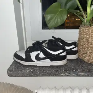 Tyvär ingen kartong kvar  Köpta från sneakers and streetwear sweden Använda men inga skador!