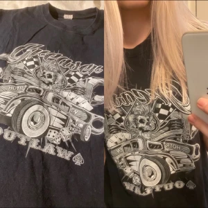 T-shirt med snyggt tryck  - Cool t-shirt med snyggt tryck 