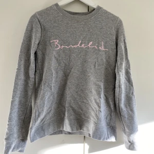 Bondelid sweatshirt🤍 - Grå sweatshirt från bondelid🤍