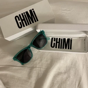 Chimisolglasögon  - Säljer mina snygga chimi glasögon i färgen aqua och modell #007 då jag fick liknande i födelsedagspresent! Frakt 40kr💕