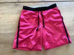 Trännings shorts  - Superfina rosa tränings shorts i storlekarna 122-128. Från stadium SOC.