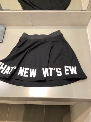 Kjol  - Superfin kjol i storleken 146-152, från Kappahl.