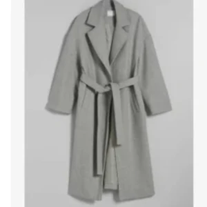 Bershka kappa  - Säljer min bershka kappa som jag använt en gång, i ny skick 