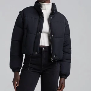 Puffer jacka  - Svart puffer jacka från bershka. Använd sparsamt 