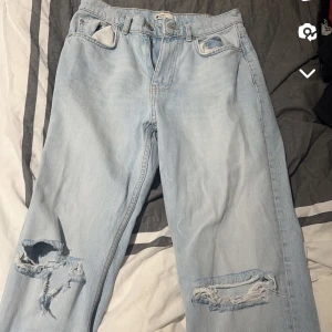 Gina jeans!! - Fina jeans som knappt kommit till användning av mig!  Ny pris 600 kr Stl 36 Sköna och väldigt fina byxor!  Hör av er för fler bilder!