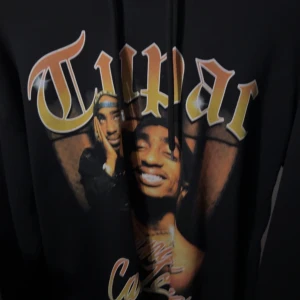 Tupac hoodie - OBS!! Möts bara i linköping
