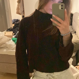 Stickad tröja  - Svin snygg stickad tröja med polo, varm och super mjuk!! Se sista bild för bättre färg, från Gina trico i storlek S